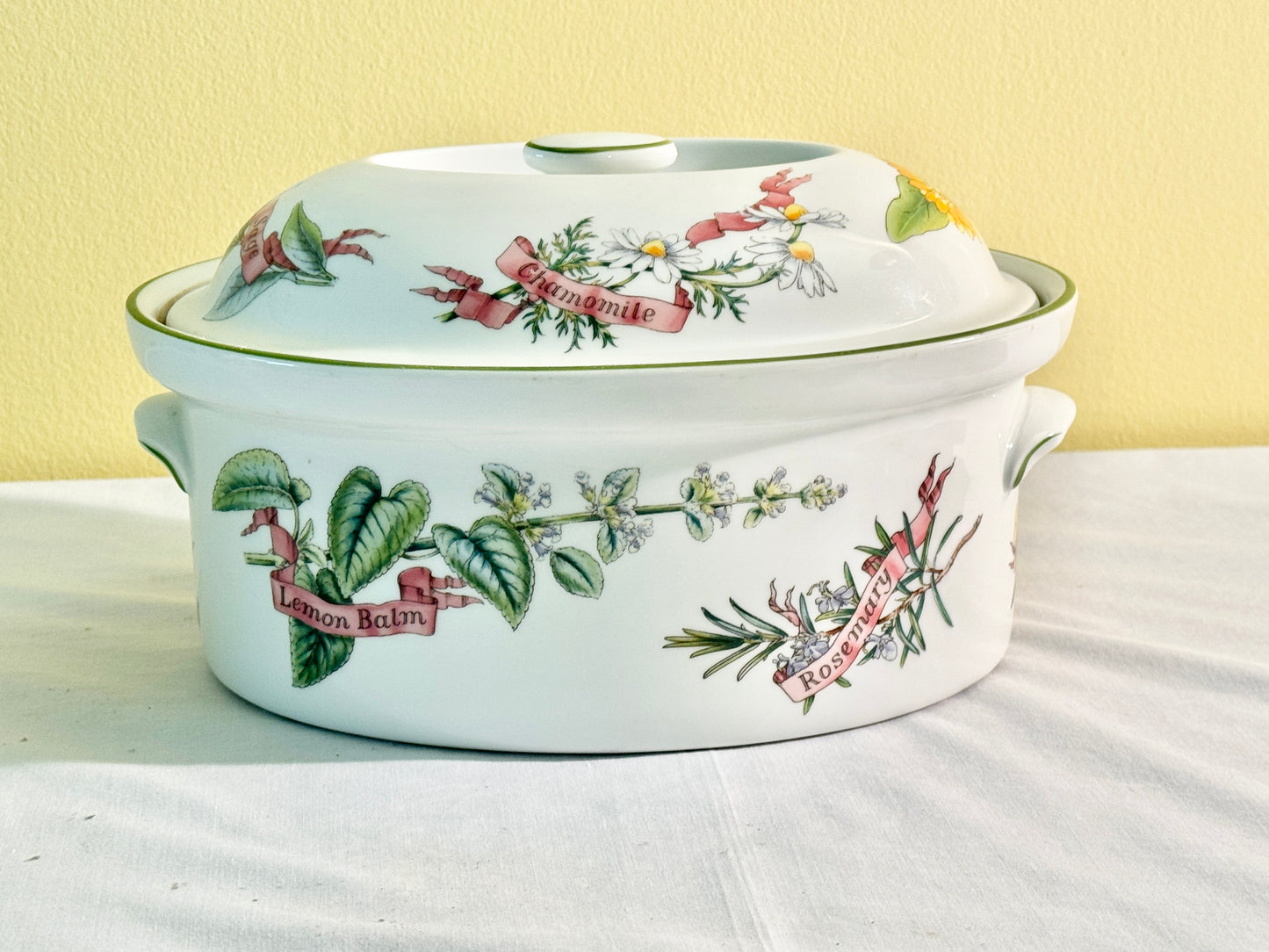 Royal Worcester “Country Kitchen” Lidded Caserole Dish