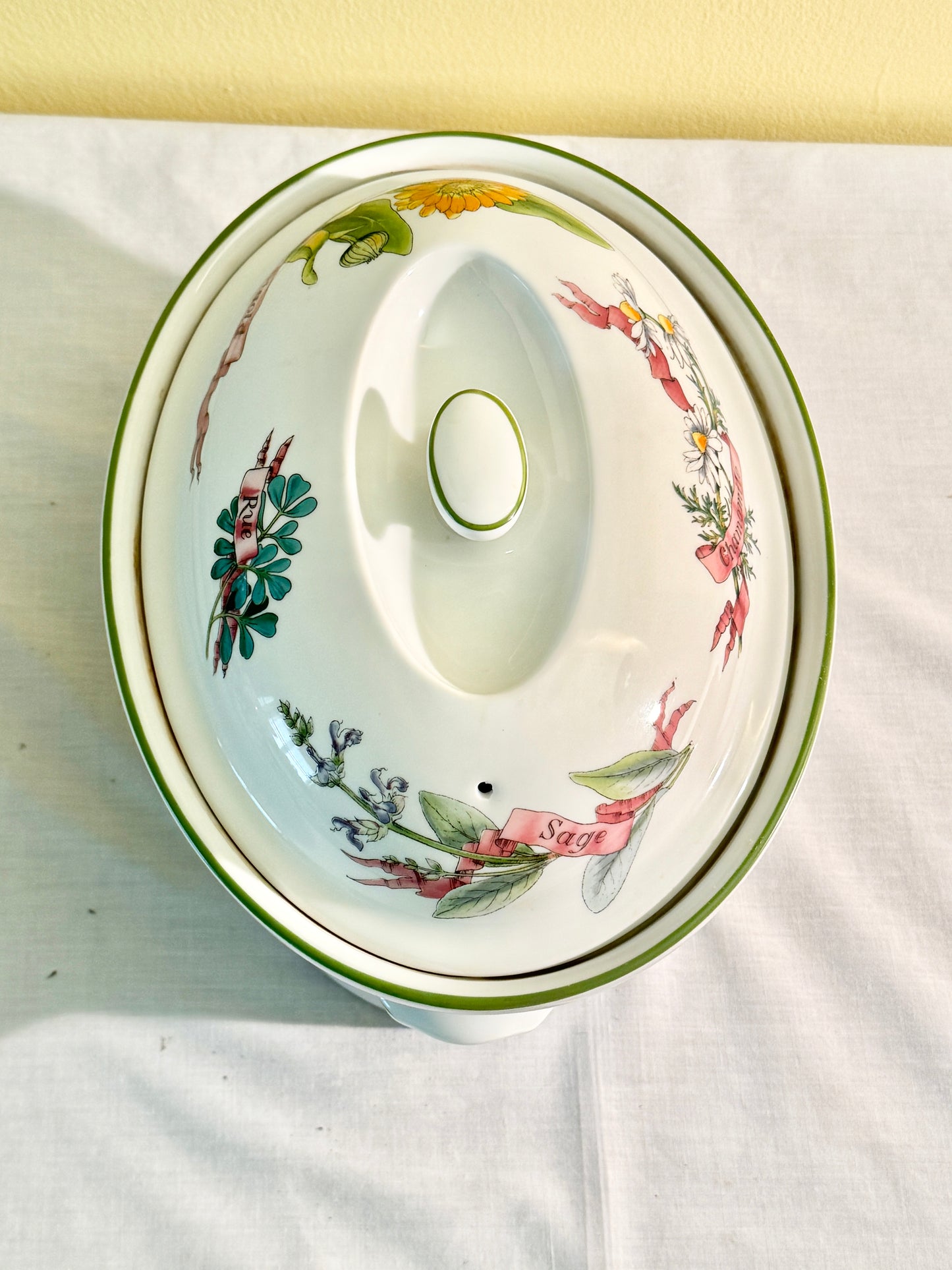 Royal Worcester “Country Kitchen” Lidded Caserole Dish