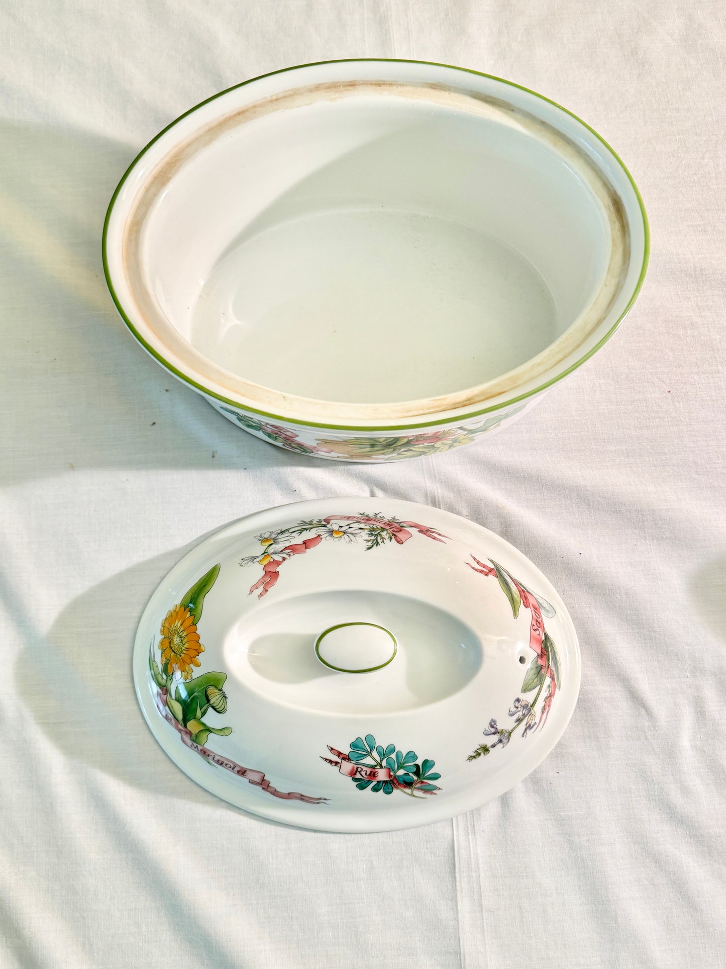 Royal Worcester “Country Kitchen” Lidded Caserole Dish