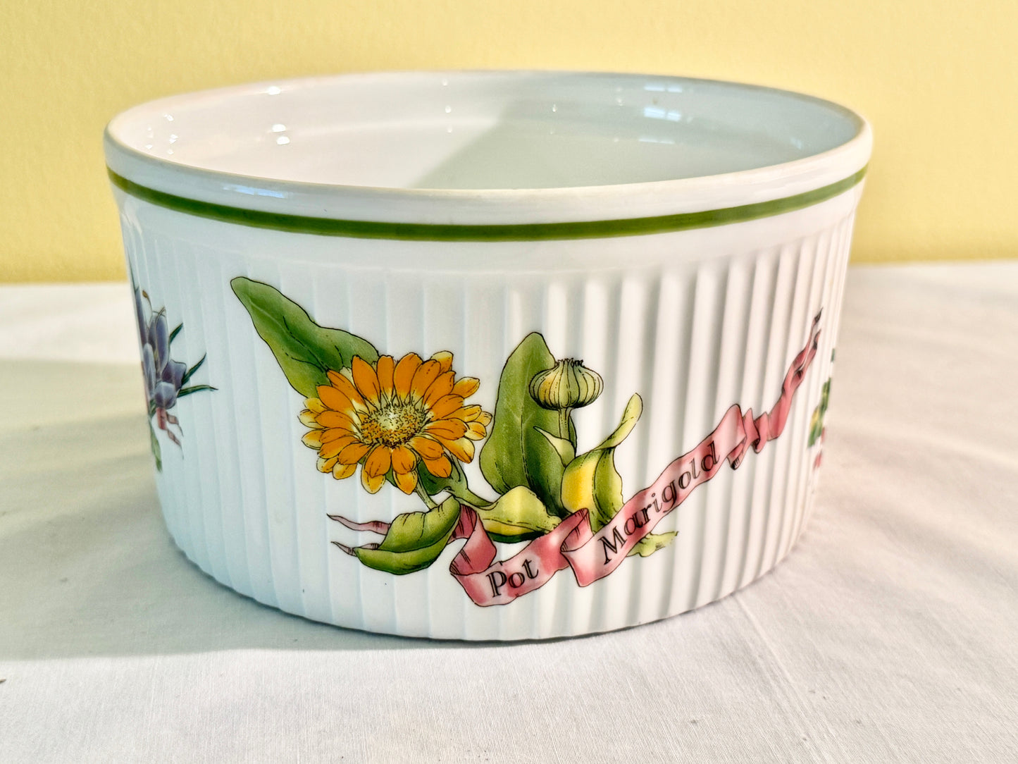 Royal Worcester “Country Kitchen” Caserole Bowl