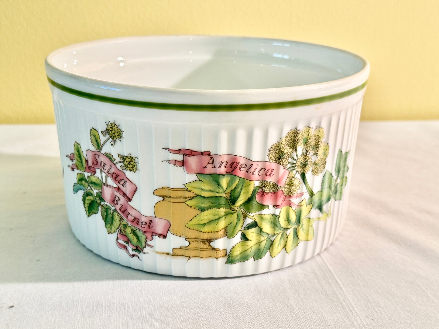 Royal Worcester “Country Kitchen” Caserole Bowl