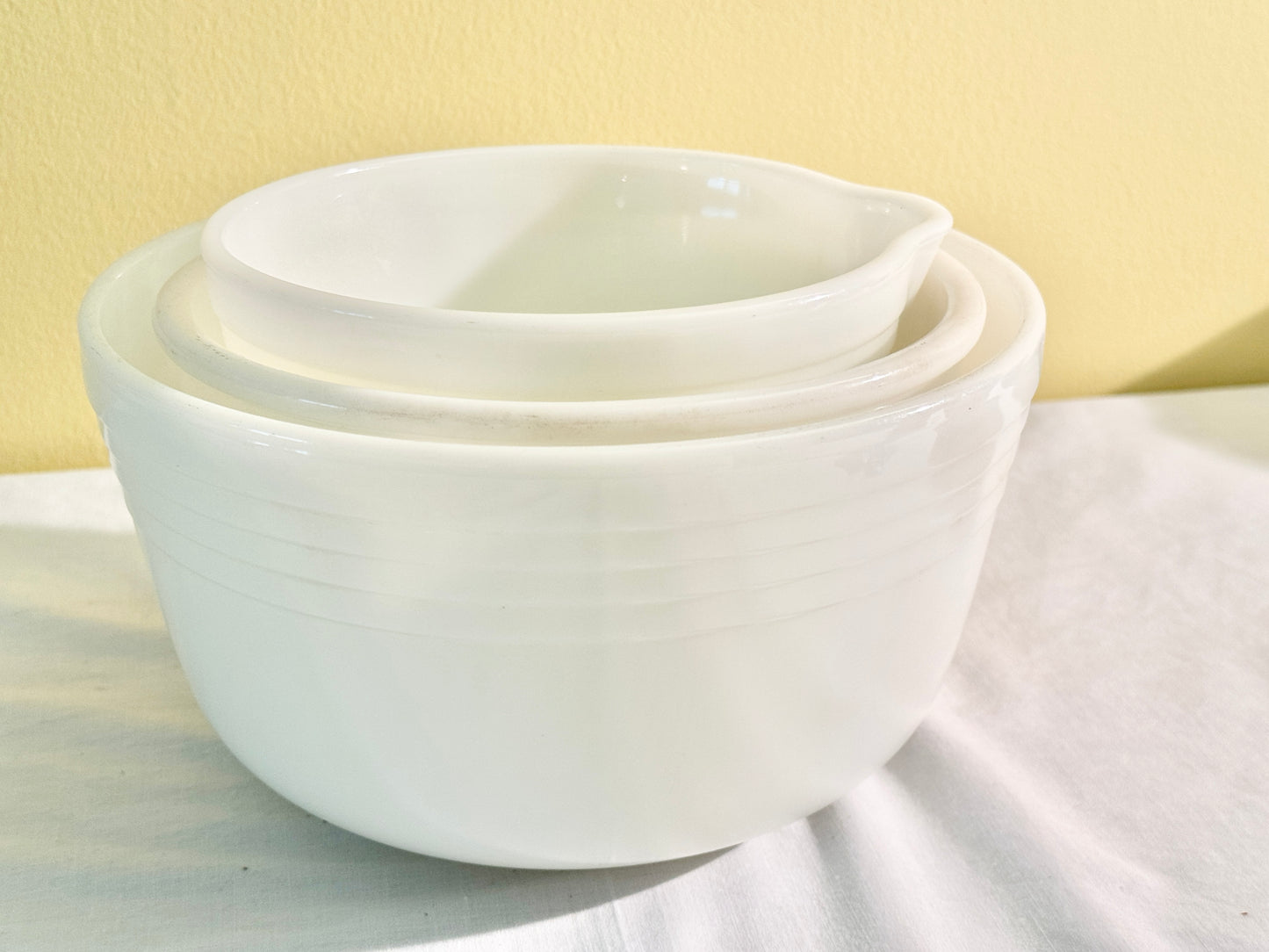 Set of 3 Pyrex Mixing Bowls