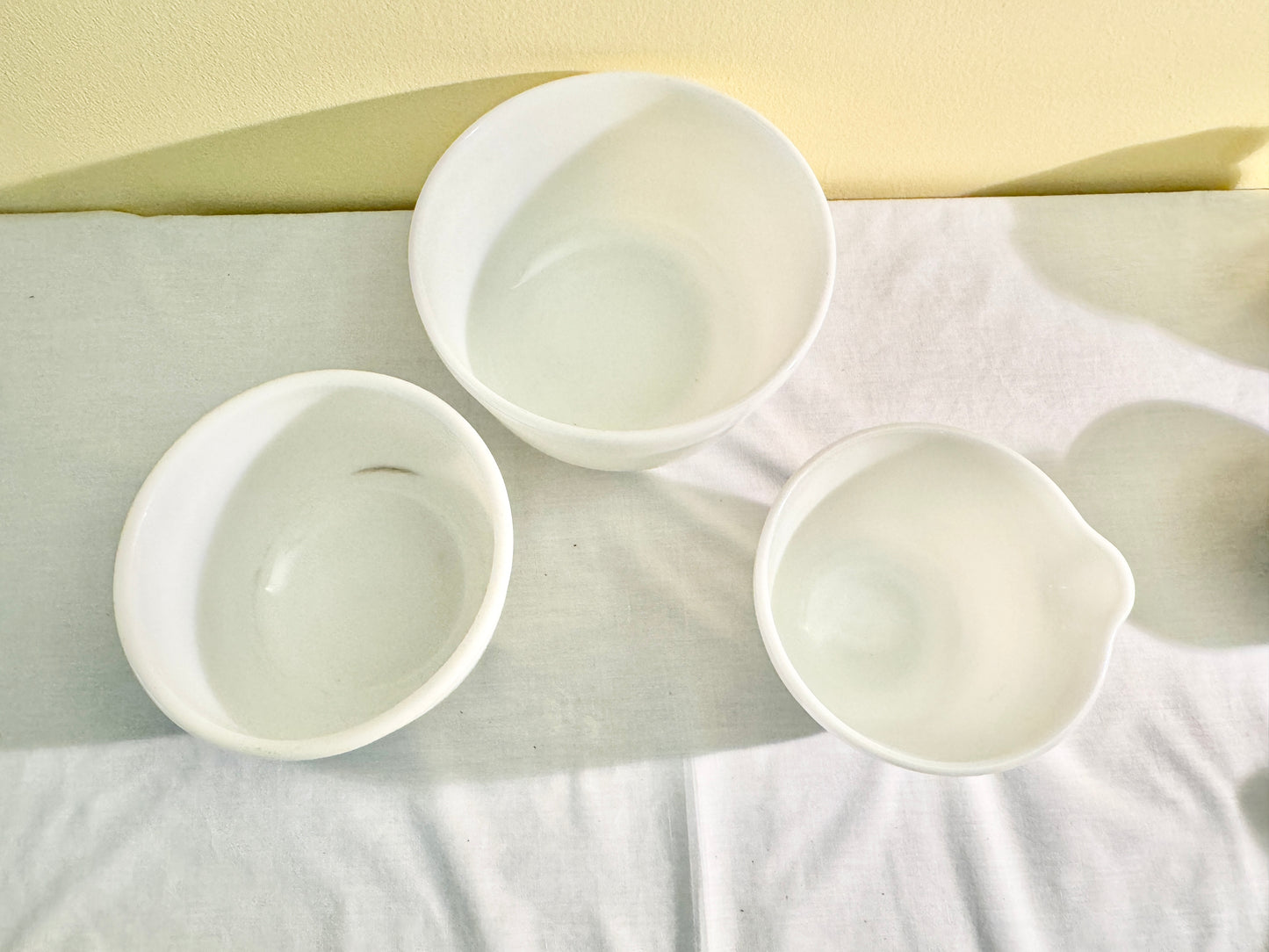 Set of 3 Pyrex Mixing Bowls