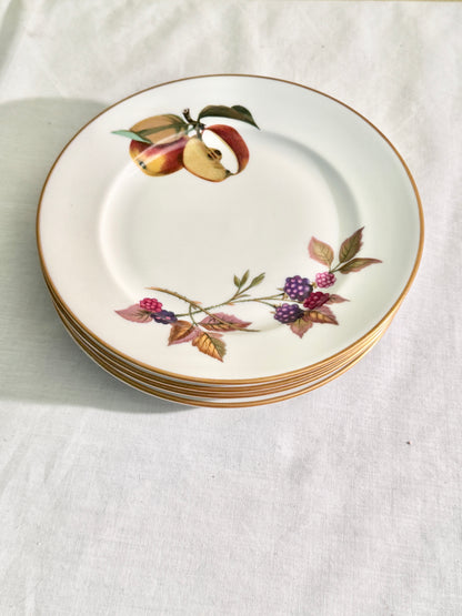 Royal Worcester Evesham Set of 4 Plates